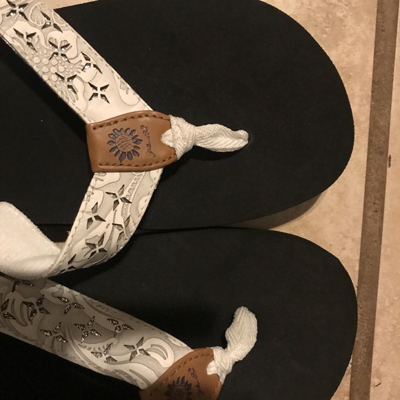 Yellow Box flip flops - Picture 6 of 7